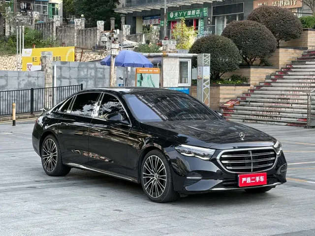 Mercedes-Benz E-Class — Фото автомобиля 3