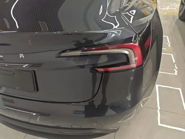 Tesla Model 3 — Фото автомобиля 7