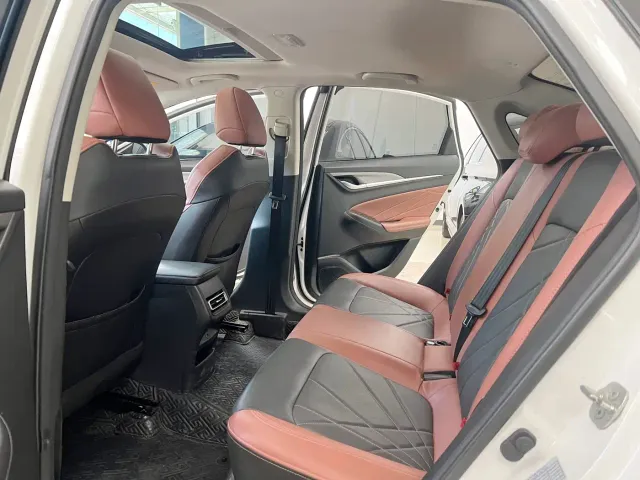 Changan Eado — Фото автомобиля 6