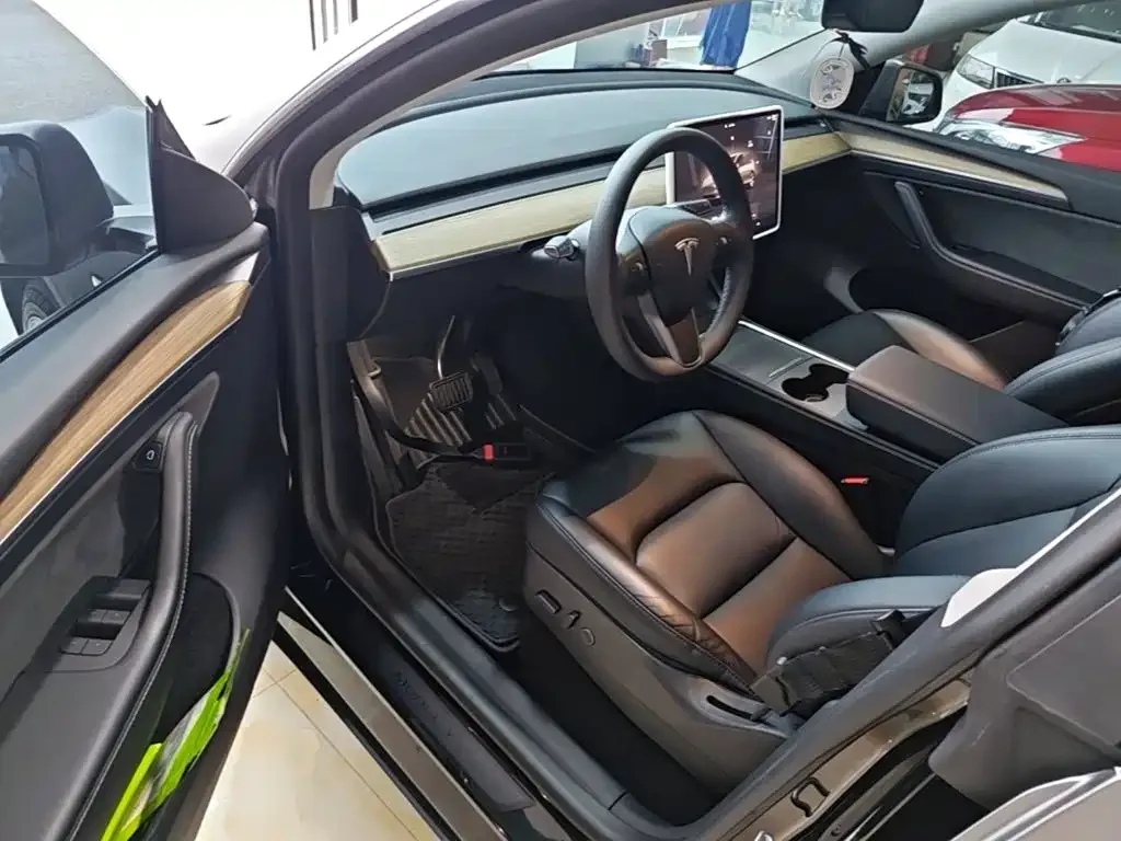 Tesla Model Y 2022 Facelift Rear-Wheel Drive Version — Фото автомобиля 15