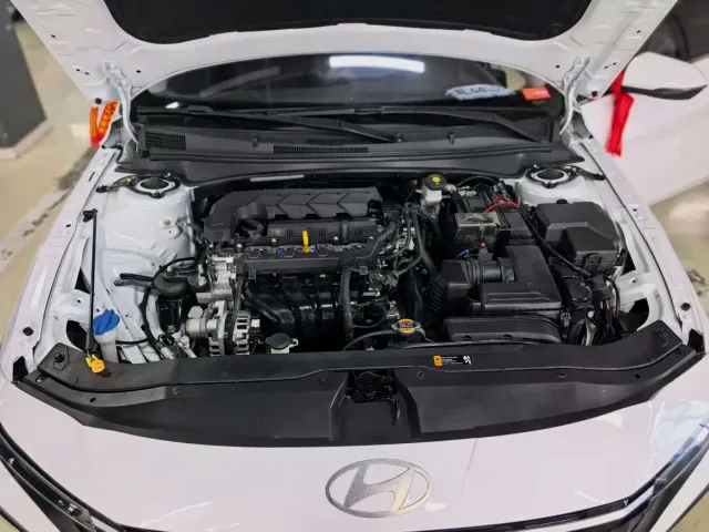 Hyundai Elantra — Фото автомобиля 16