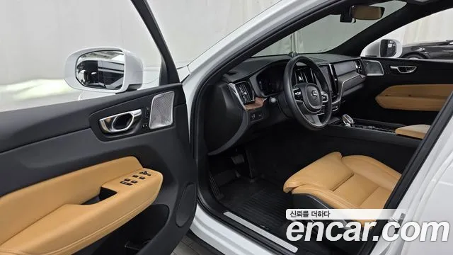 Вольво XC60 — Фото автомобиля 10