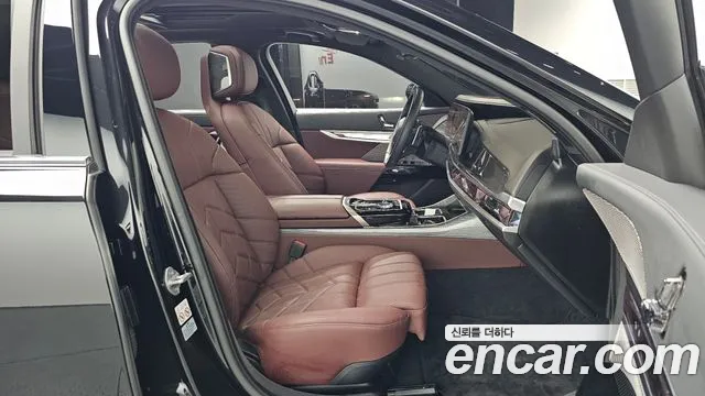 BMW 7-Series 7 серия (G70) 740i xDrive M Sport — Фото автомобиля 7