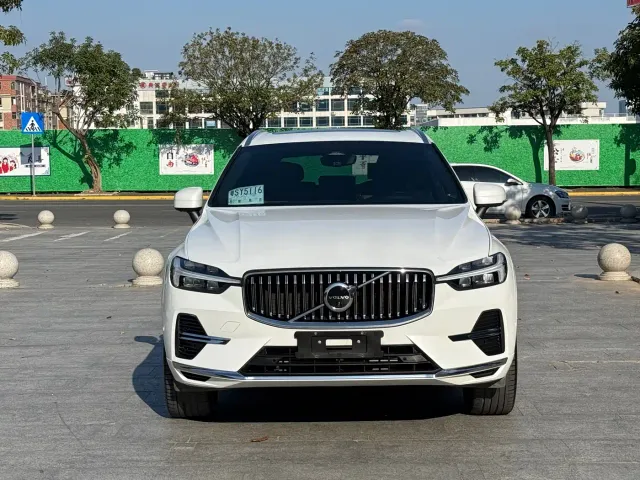 Volvo XC60 — Фото автомобиля 2