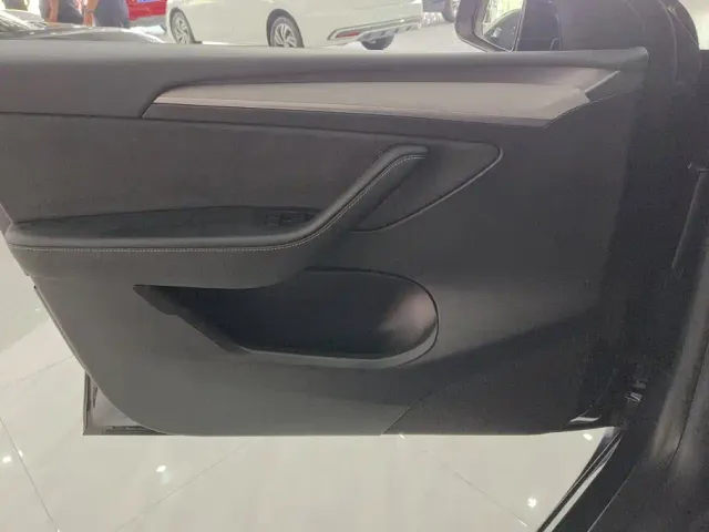 Tesla Model Y — Фото автомобиля 7