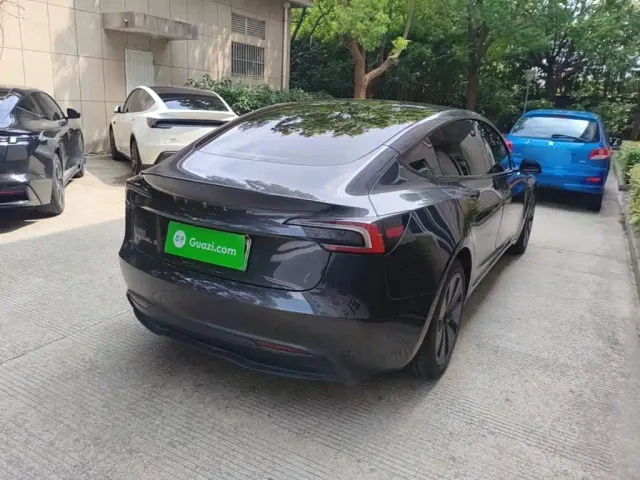 Tesla Model 3 — Фото автомобиля 6