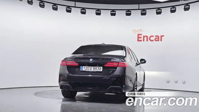 BMW 5-Series 5 серия (G60) 530i xDrive M Sport — Фото автомобиля 4