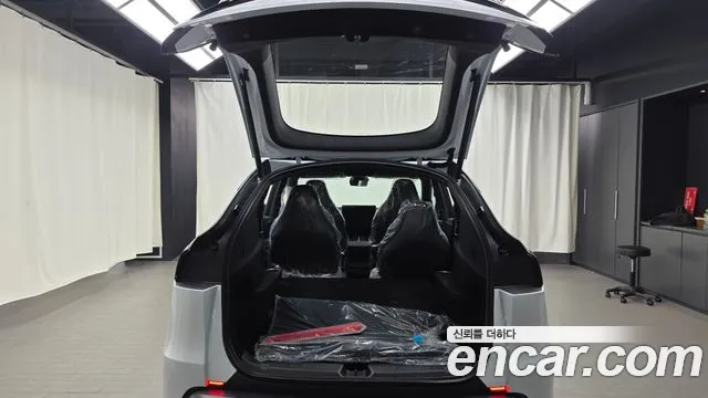 Tesla Model Y — Фото автомобиля 17