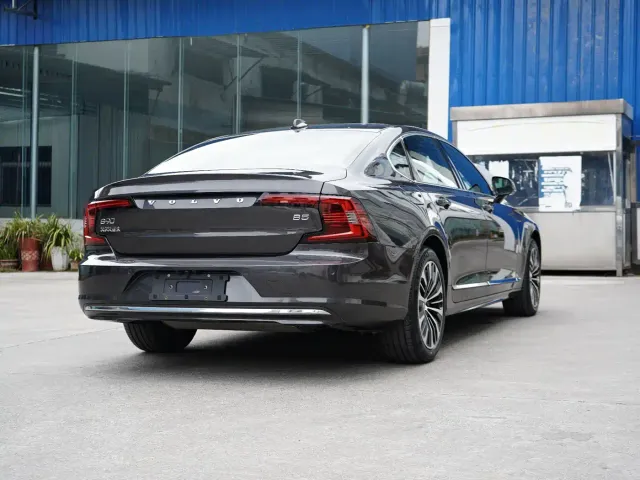 Volvo S90 — Фото автомобиля 6