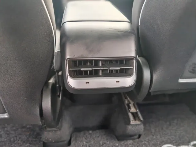 Tesla Model Y — Фото автомобиля 11