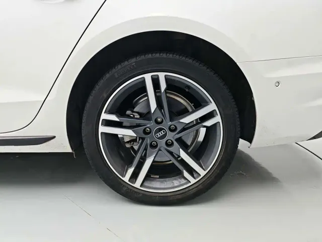 Audi A4L — Фото автомобиля 12