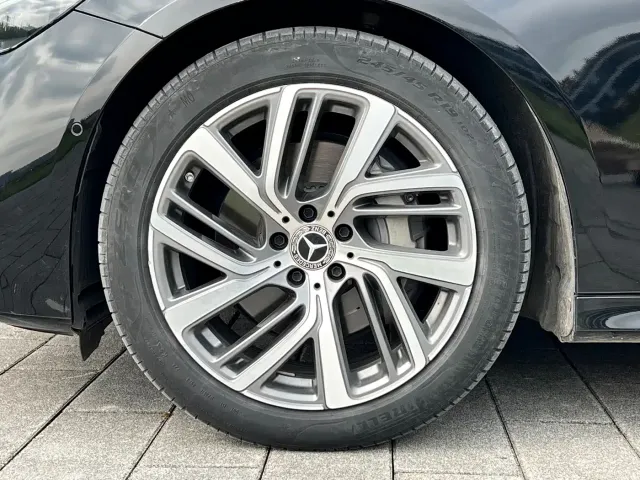 Mercedes-Benz E-Class — Фото автомобиля 21