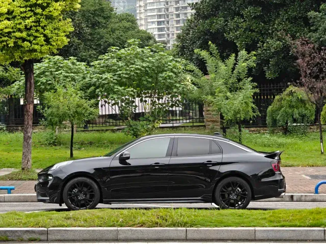Lynk & Co 03 — Фото автомобиля 4