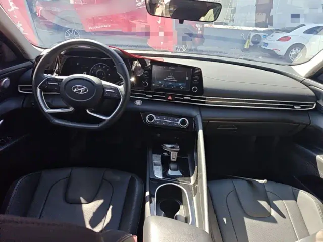 Hyundai Elantra — Фото автомобиля 9
