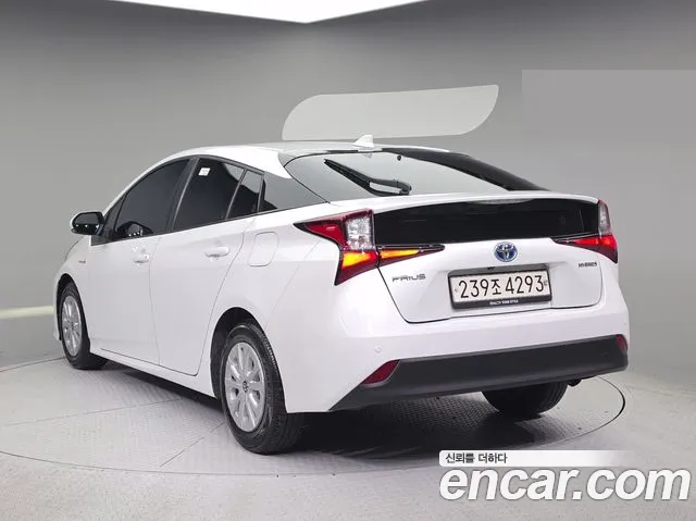 Toyota Prius — Фото автомобиля 2