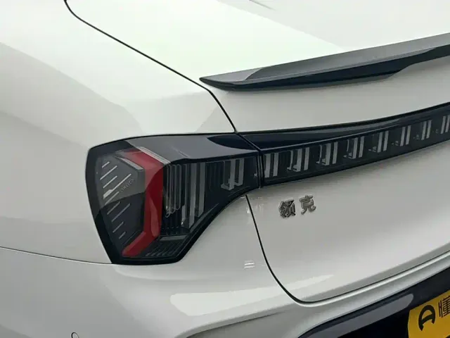 Lynk & Co 03 — Фото автомобиля 14