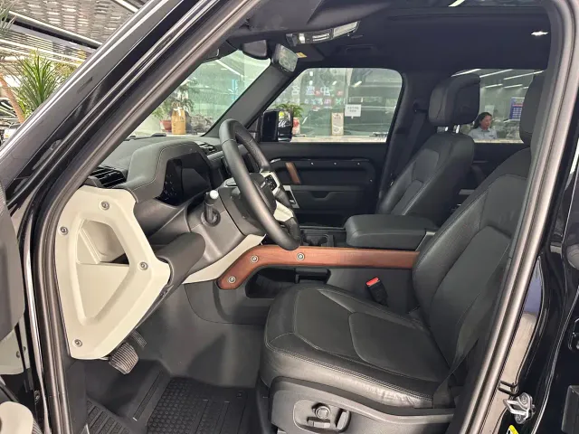 Land Rover Defender — Фото автомобиля 4