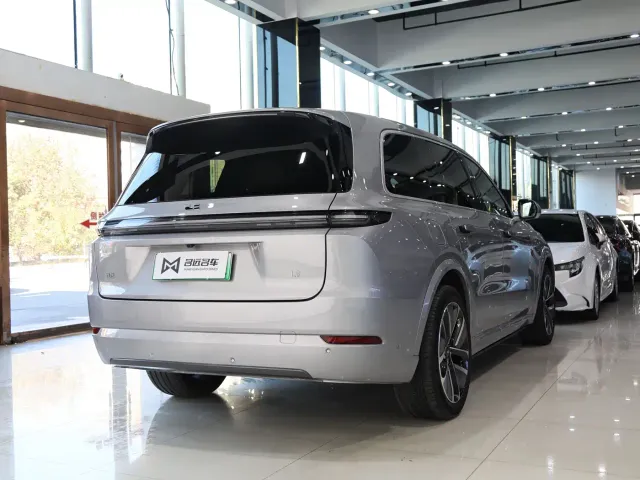 Li Auto L9 — Фото автомобиля 22