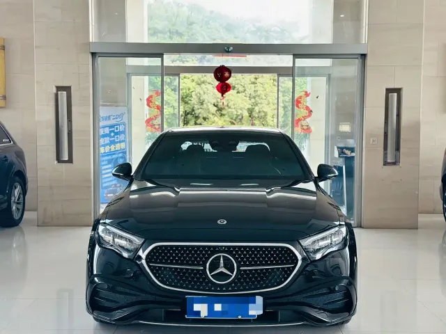 Mercedes-Benz E-Class — Фото автомобиля 3