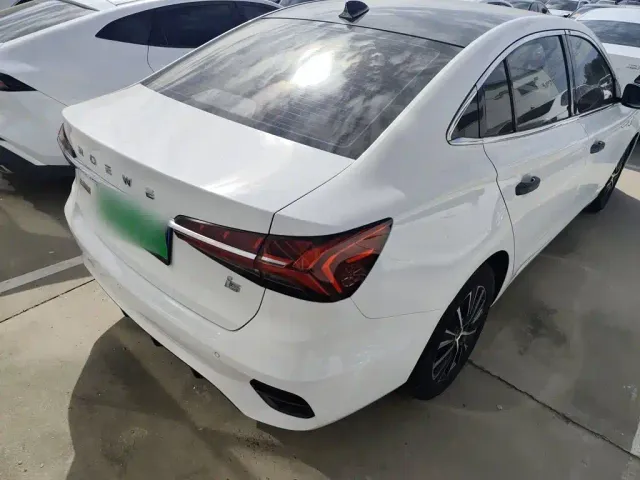 Roewe i5 — Фото автомобиля 6