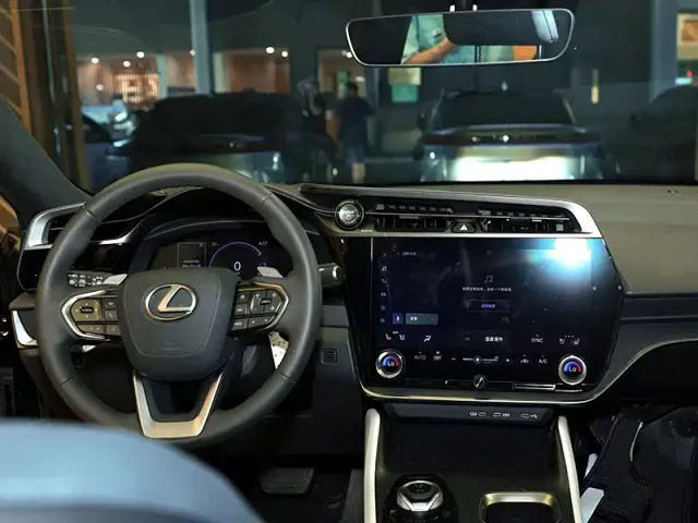Lexus RZ — Фото автомобиля 5
