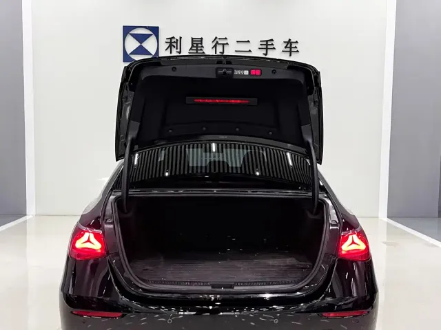 Mercedes-Benz E-Class — Фото автомобиля 12