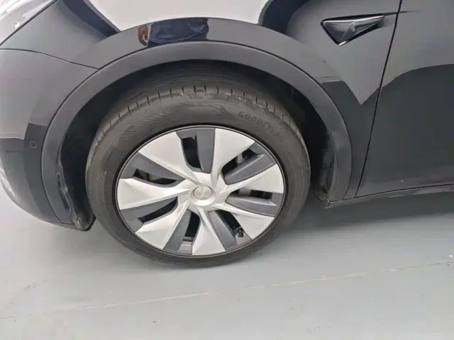 Tesla Model Y — Фото автомобиля 22