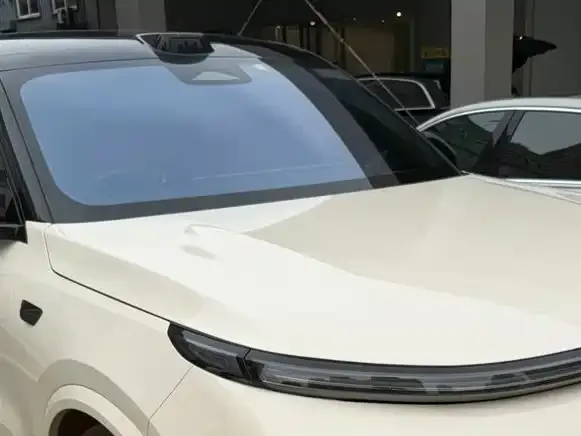 Li Auto L8 — Фото автомобиля 3