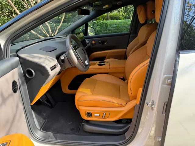 Li Auto i8 — Фото автомобиля 4