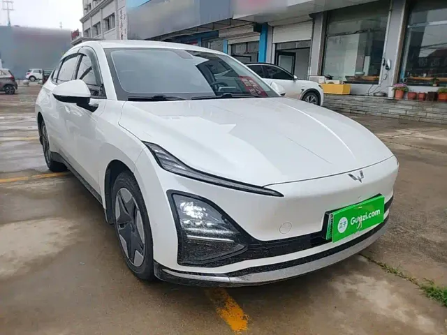 Wuling E5 — Фото автомобиля 3