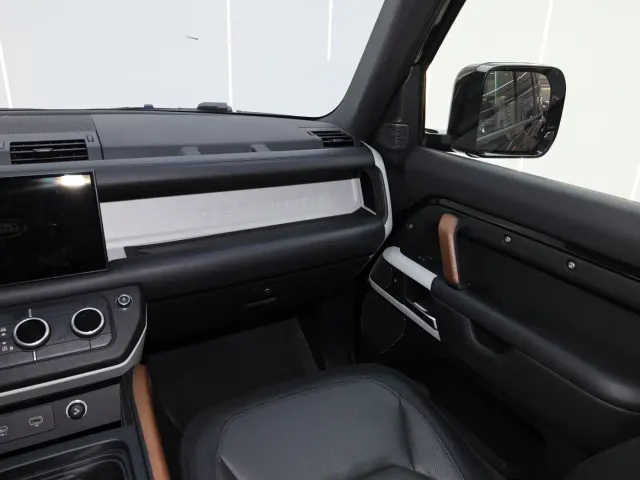 Land Rover Defender — Фото автомобиля 19