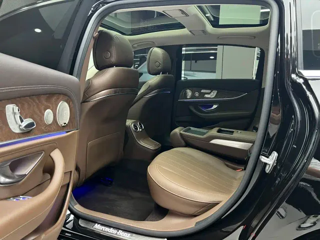 Mercedes-Benz E-Class — Фото автомобиля 6