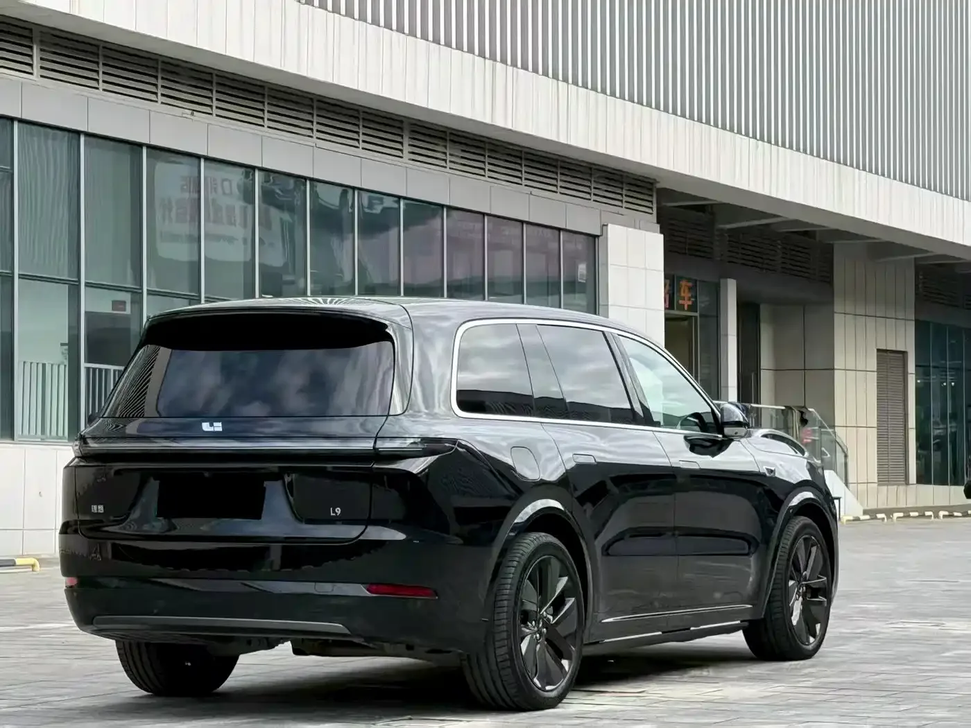 Li Auto Li Xiang L9 2022 Max — Фото автомобиля 12