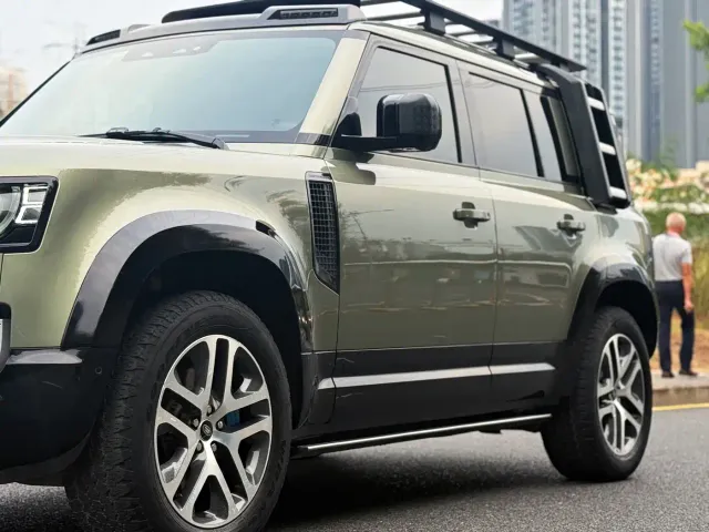 Land Rover Defender — Фото автомобиля 20