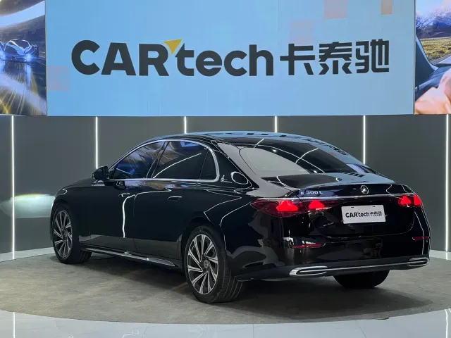 Mercedes-Benz E-Class — Фото автомобиля 20