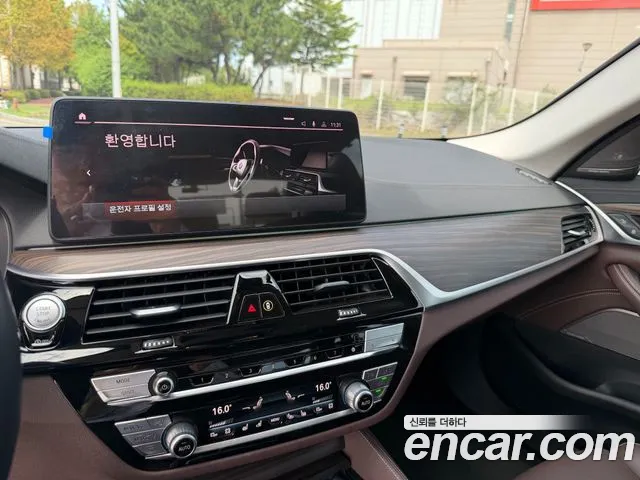 BMW 5-Series — Фото автомобиля 17