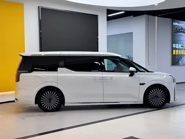 ZEEKR Zeekr 009 2024 7-Seat Aisle AWD Version 108kWh — Фото автомобиля 4