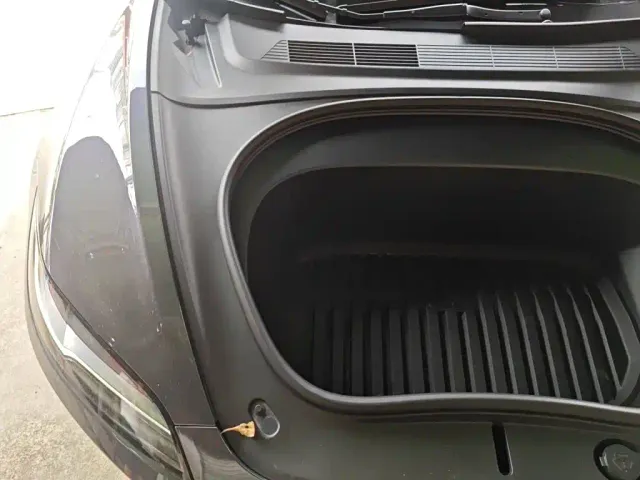 Tesla Model 3 — Фото автомобиля 20