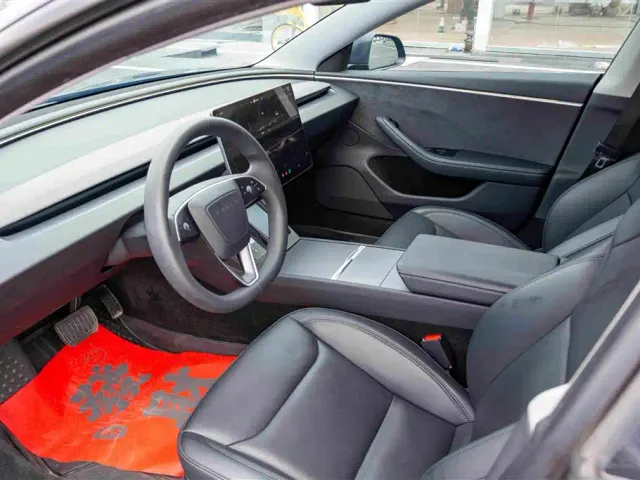 Tesla Model 3 — Фото автомобиля 9