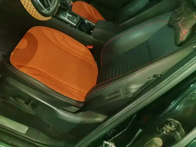 Land Rover Discovery Sport — Фото автомобиля 9