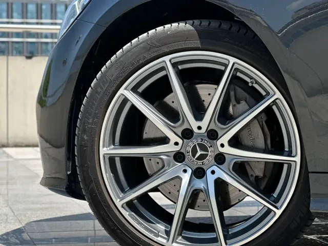 Mercedes-Benz E-Class — Фото автомобиля 12