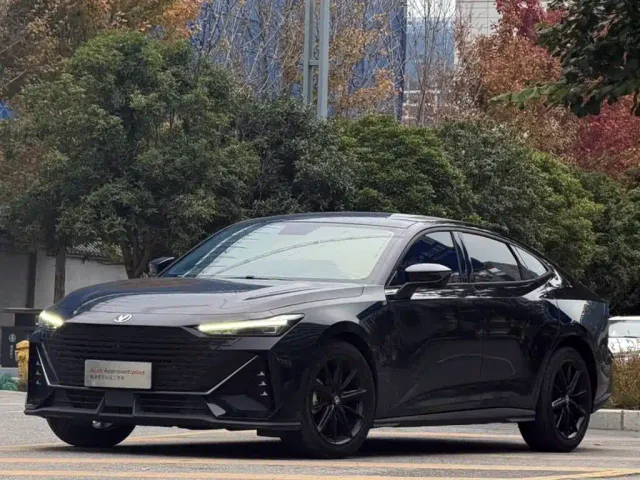 Фотография автомобиля — Changan UNI-V