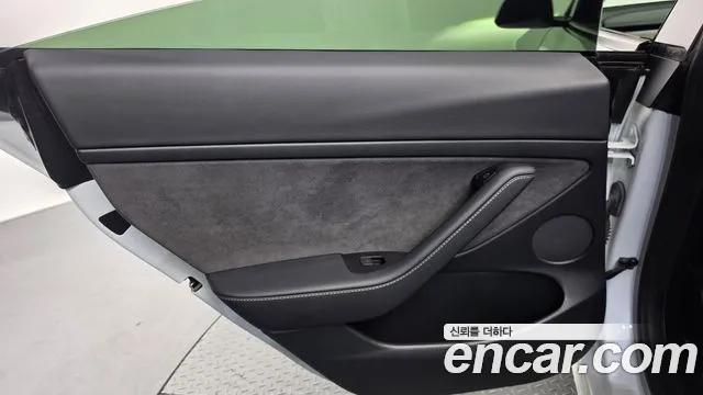 Tesla Model 3 — Фото автомобиля 25