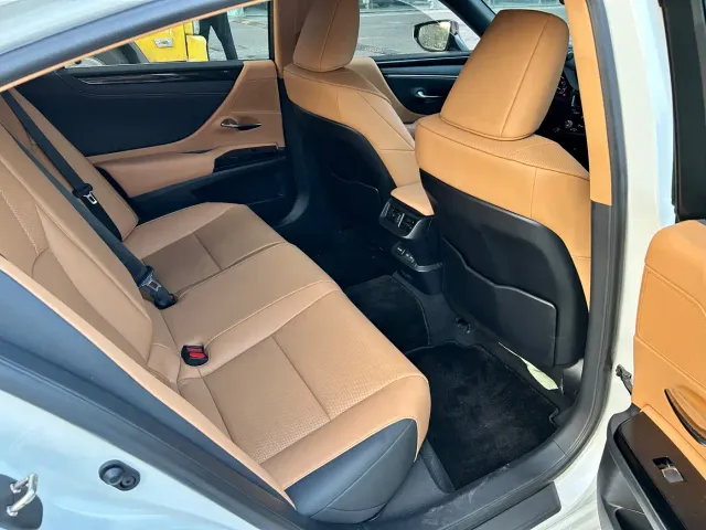 Lexus ES — Фото автомобиля 14