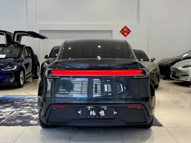 Tesla Model Y — Фото автомобиля 14
