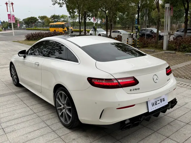 Mercedes-Benz E-Class — Фото автомобиля 8
