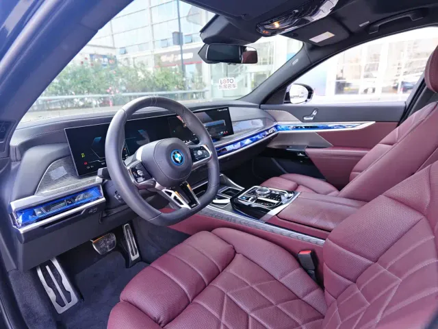 BMW i7 — Фото автомобиля 6