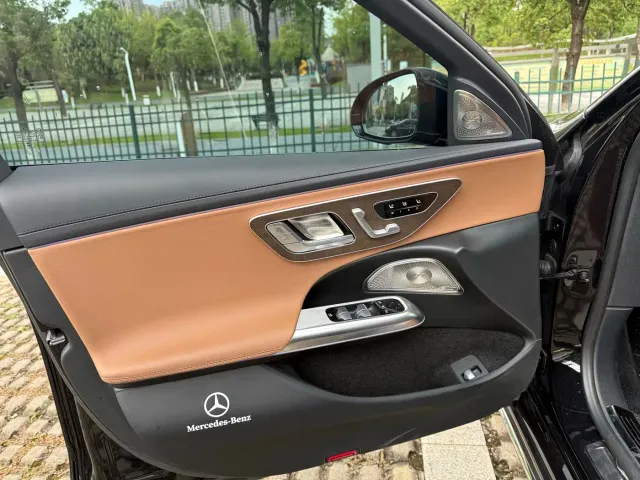 Mercedes-Benz E-Class — Фото автомобиля 4