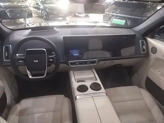 Li Auto L7 — Фото автомобиля 9