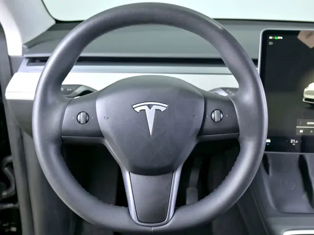 Tesla Model Y — Фото автомобиля 16